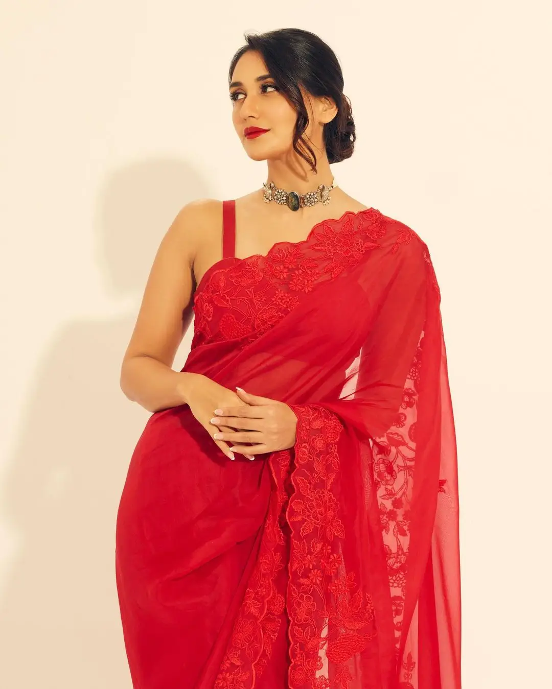 BOLLYWOOD ACTRESS NIKITA DUTTA IN SLEEVELESS RED SAREE 2